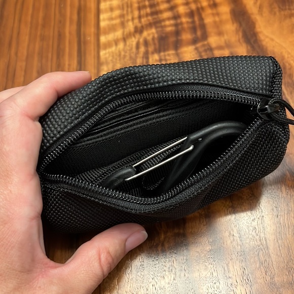 Otter Box Utility Series The Latch II - 10” - Picture 9 of 11